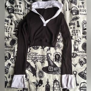 Cropped V Neck with collar